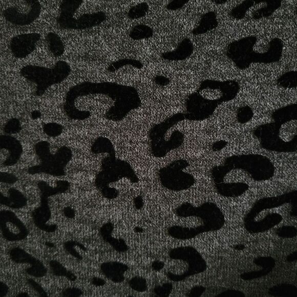 Cathy Daniels blouse Women's medium long sleeve ⚫️/ gray leopard print NWT - Picture 5 of 7